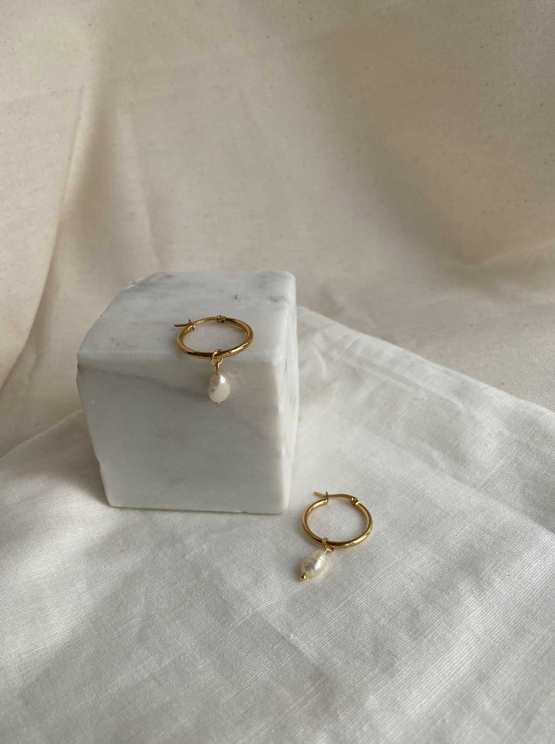 PEARL - Basic large hoop earrings