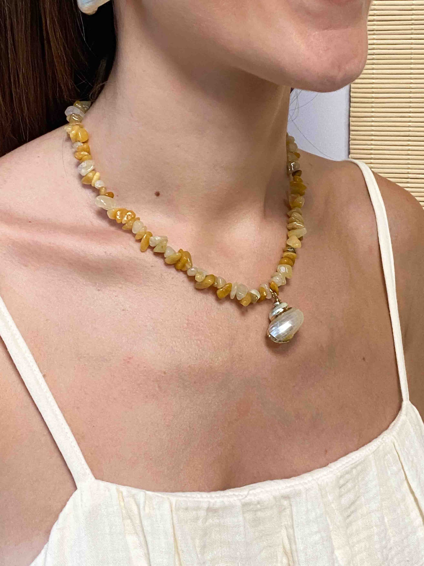 SAND - Collar mineral amarillo