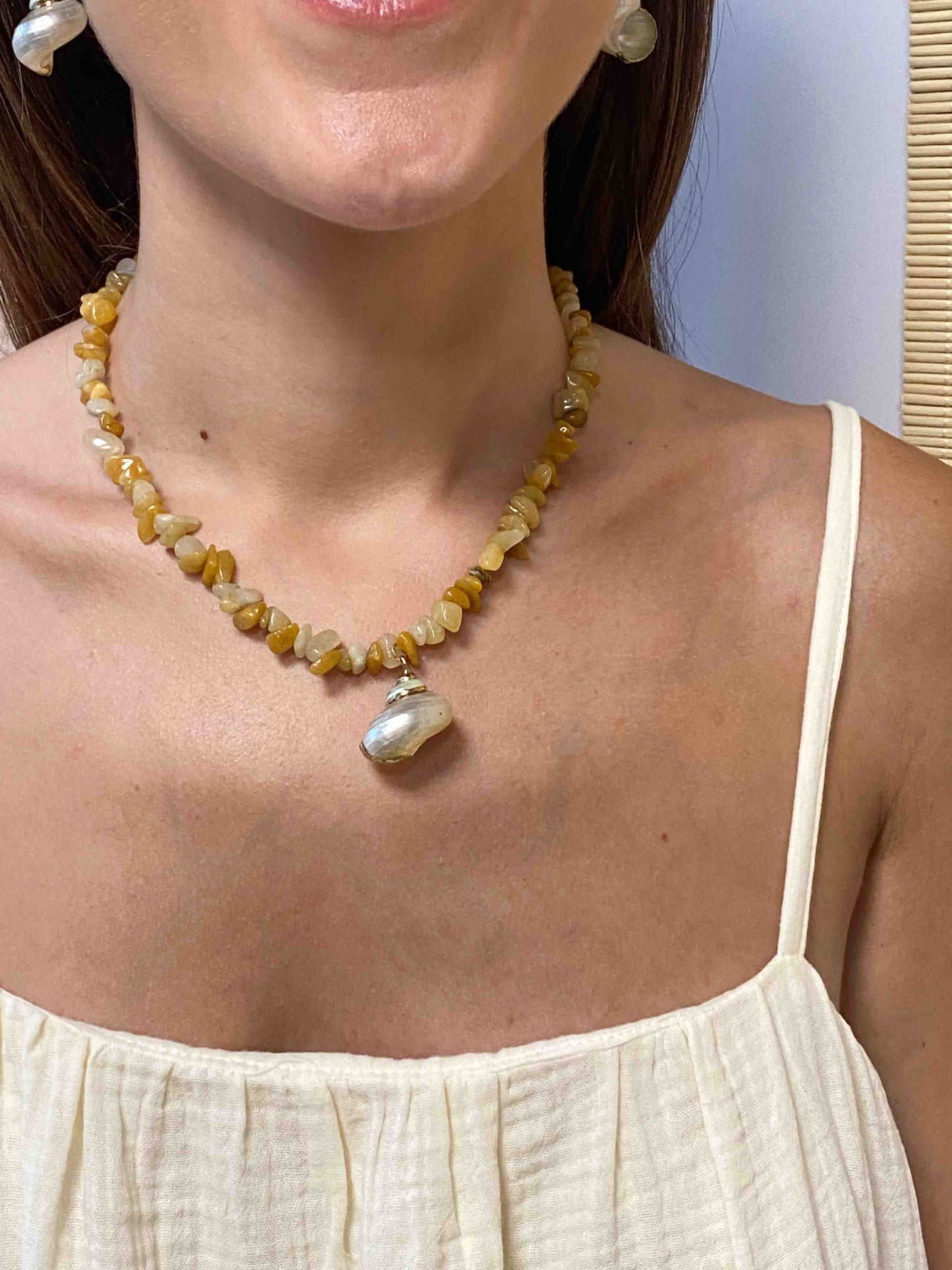 SAND - Collar mineral amarillo