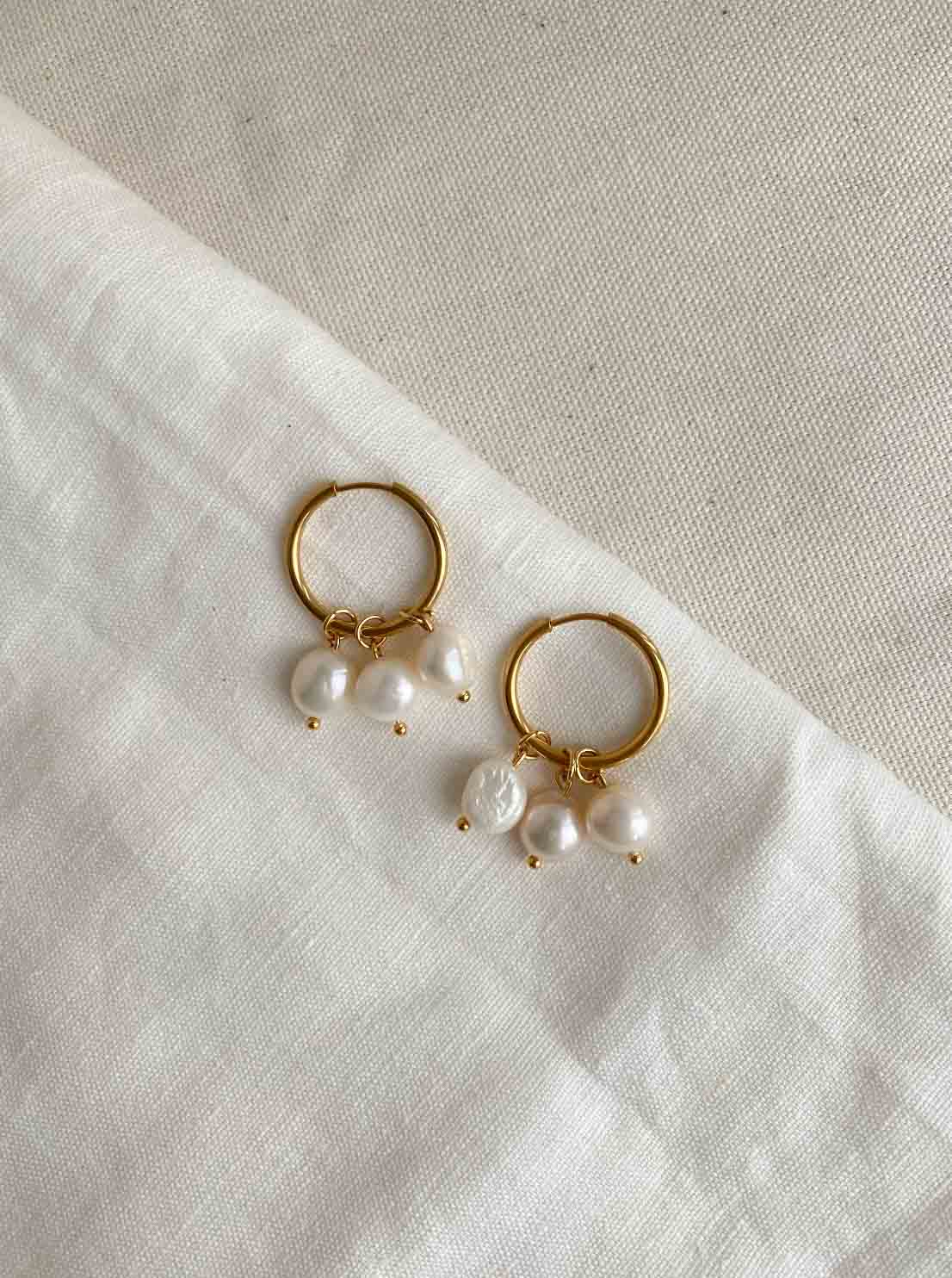 PEARL - Multicharm medium hoop earrings